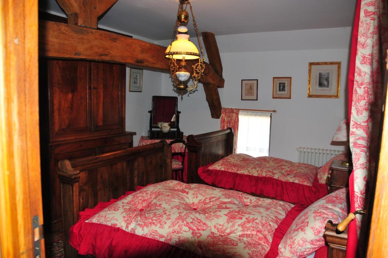 Les Guenins Bed and Breakfast Gien Buitenkant foto